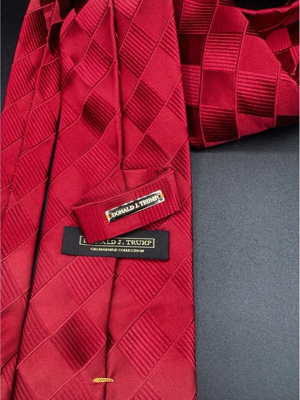 Donald J Trump Signature Collection Red Silk Tie Gold Hardware 60” x 3.5”